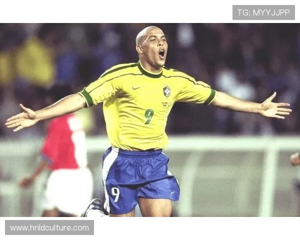 各个年代足球明星的辉煌历程与影响力解析